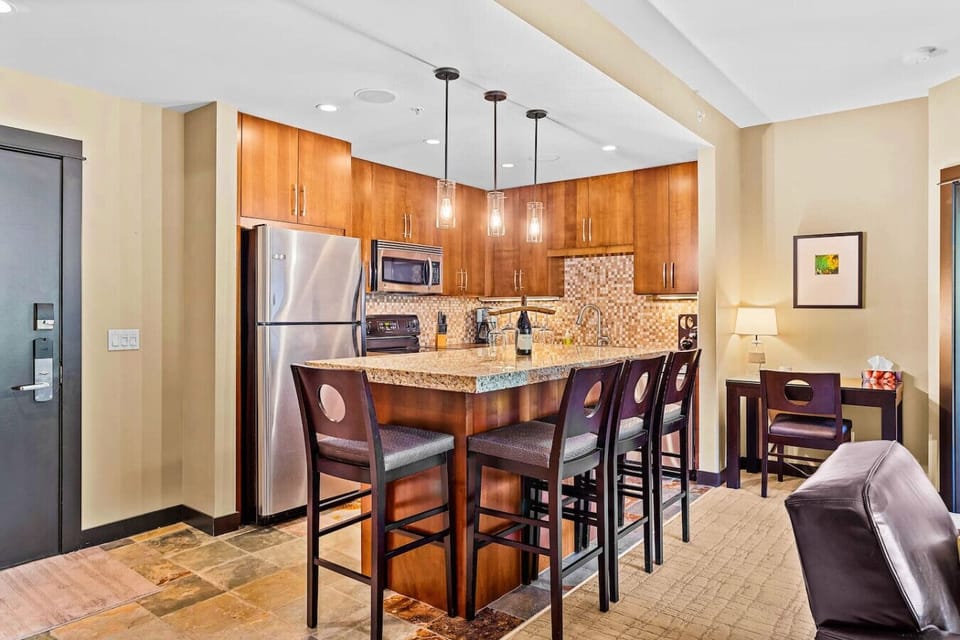 The fully equipped kitchen is a cook’s delight! Featuring modern appliances and ample space, it makes meal preparation a joy, allowing you to create delicious dishes your family will love.