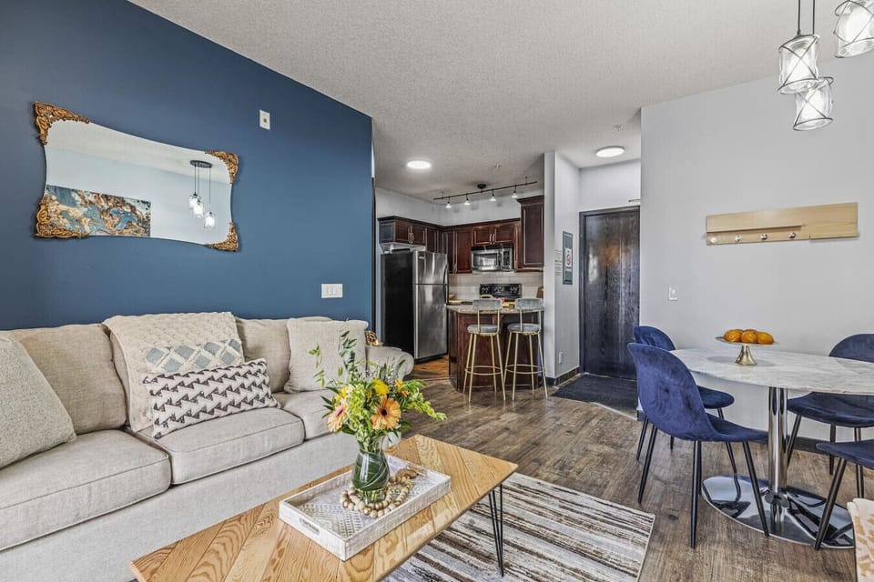 Open concept unit, perfect for socializing with loved ones.