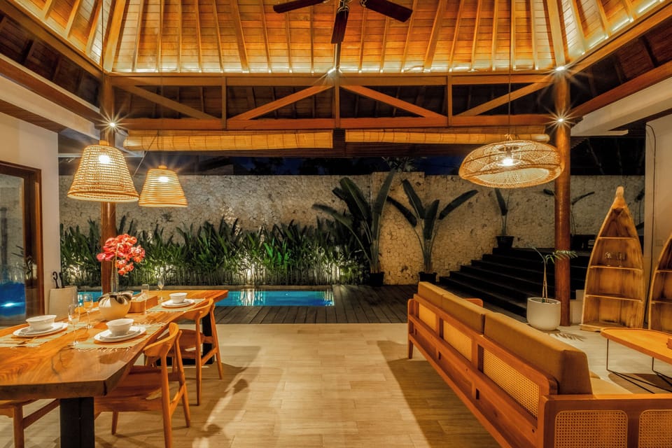 Deluxe Villa, 2 Bedrooms, Private Bathroom | Living area | 42-cm Smart TV with digital channels, Netflix, streaming services
