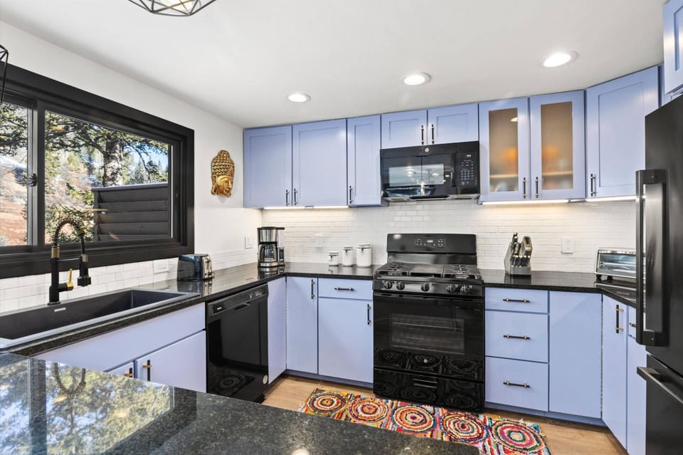 Make breakfast in this kitchen before heading out to ski or hike!