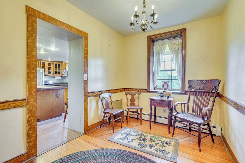 Sitting Area | 1st Floor