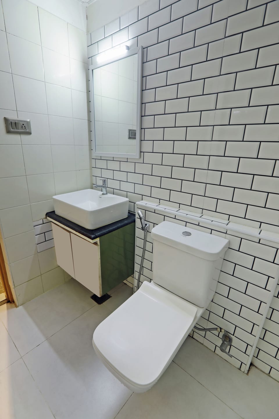 Deluxe Double Room | Bathroom | Shower, towels, soap, toilet paper