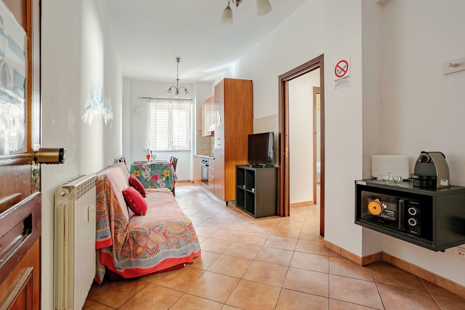 Apartment, City View | Living area | 43-inch flat-screen TV with digital channels, TV, Netflix