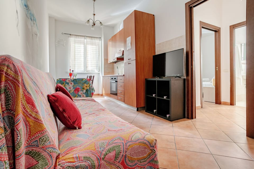 Apartment, City View | Living area | 43-inch flat-screen TV with digital channels, TV, Netflix