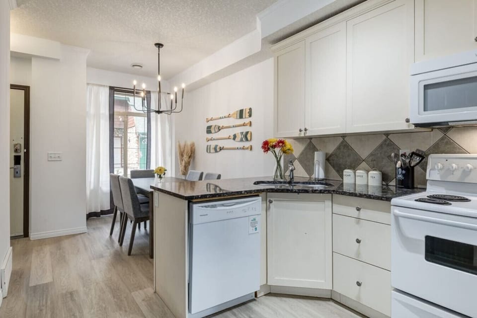 Full kitchen.