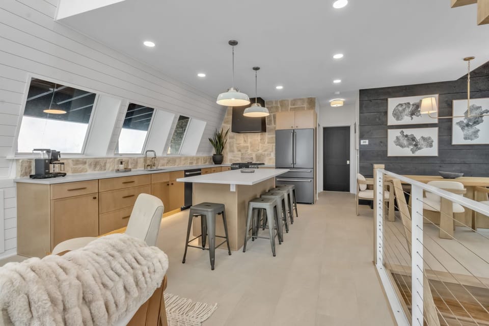 Breakfast bar/kitchen