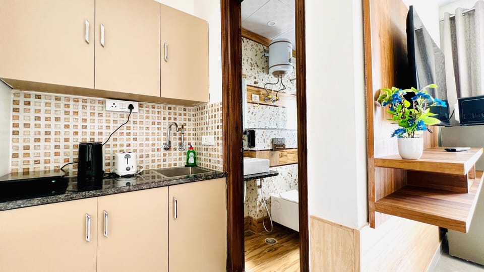 Basic Single Room | Interior