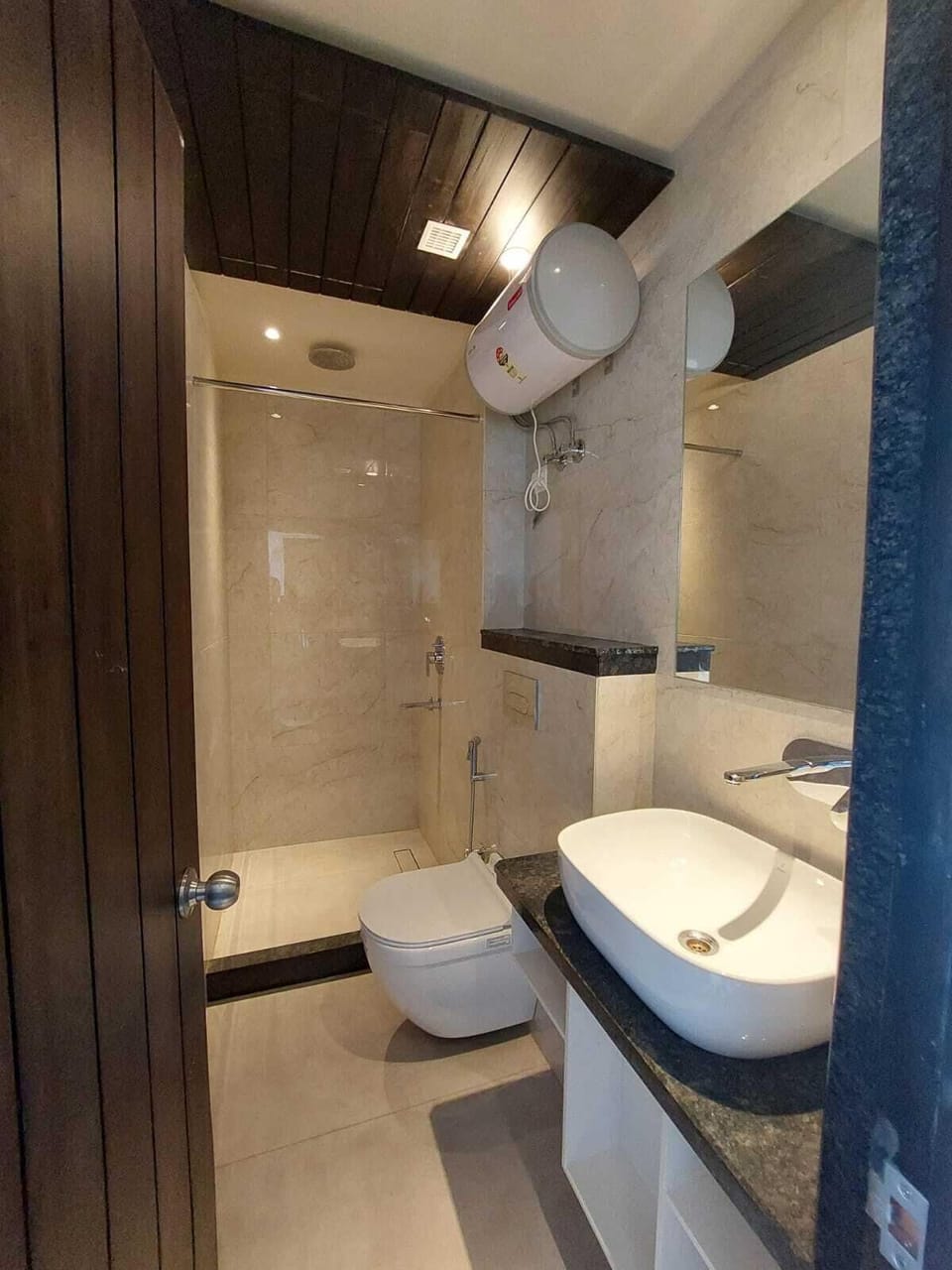 Deluxe Double Room, Resort View | Bathroom | Shower, towels, soap, shampoo