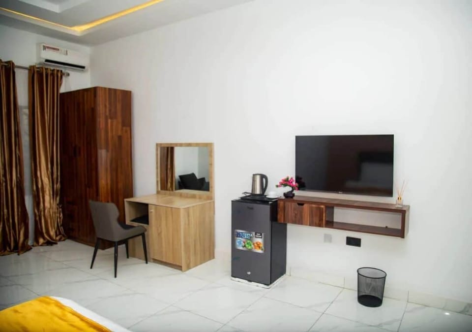 Deluxe Apartment, Balcony, City View | Interior