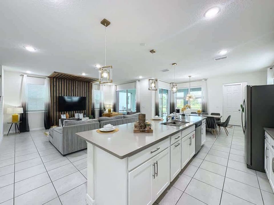 House | 6 bedrooms, high-speed internet