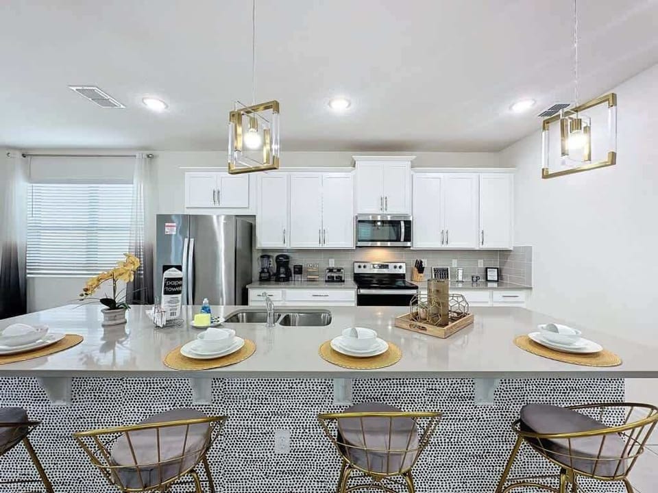 House | 6 bedrooms, high-speed internet