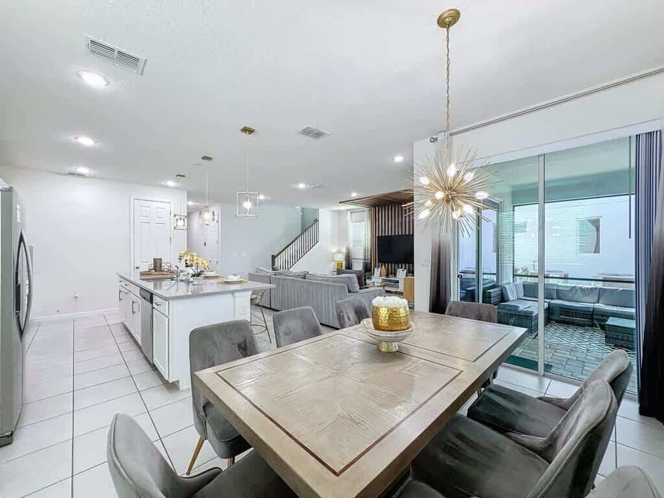 House | 6 bedrooms, high-speed internet