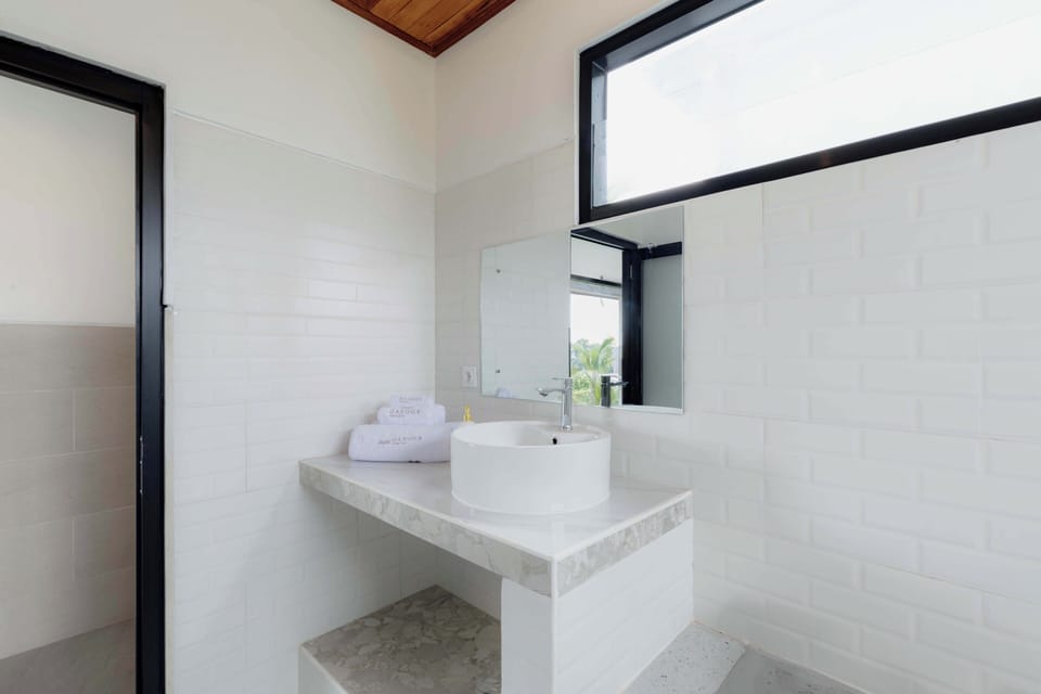 Double Room, Garden View | Bathroom | Bidet, soap, shampoo, toilet paper