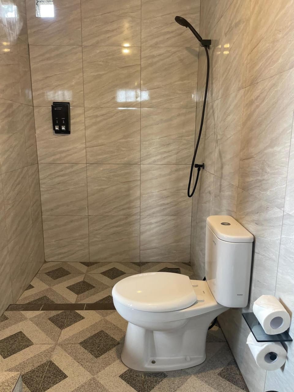 Deluxe Suite, Private Pool | Bathroom | Bidet