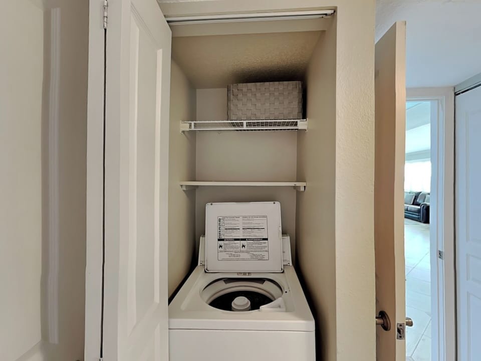 Laundry Closet - Washer