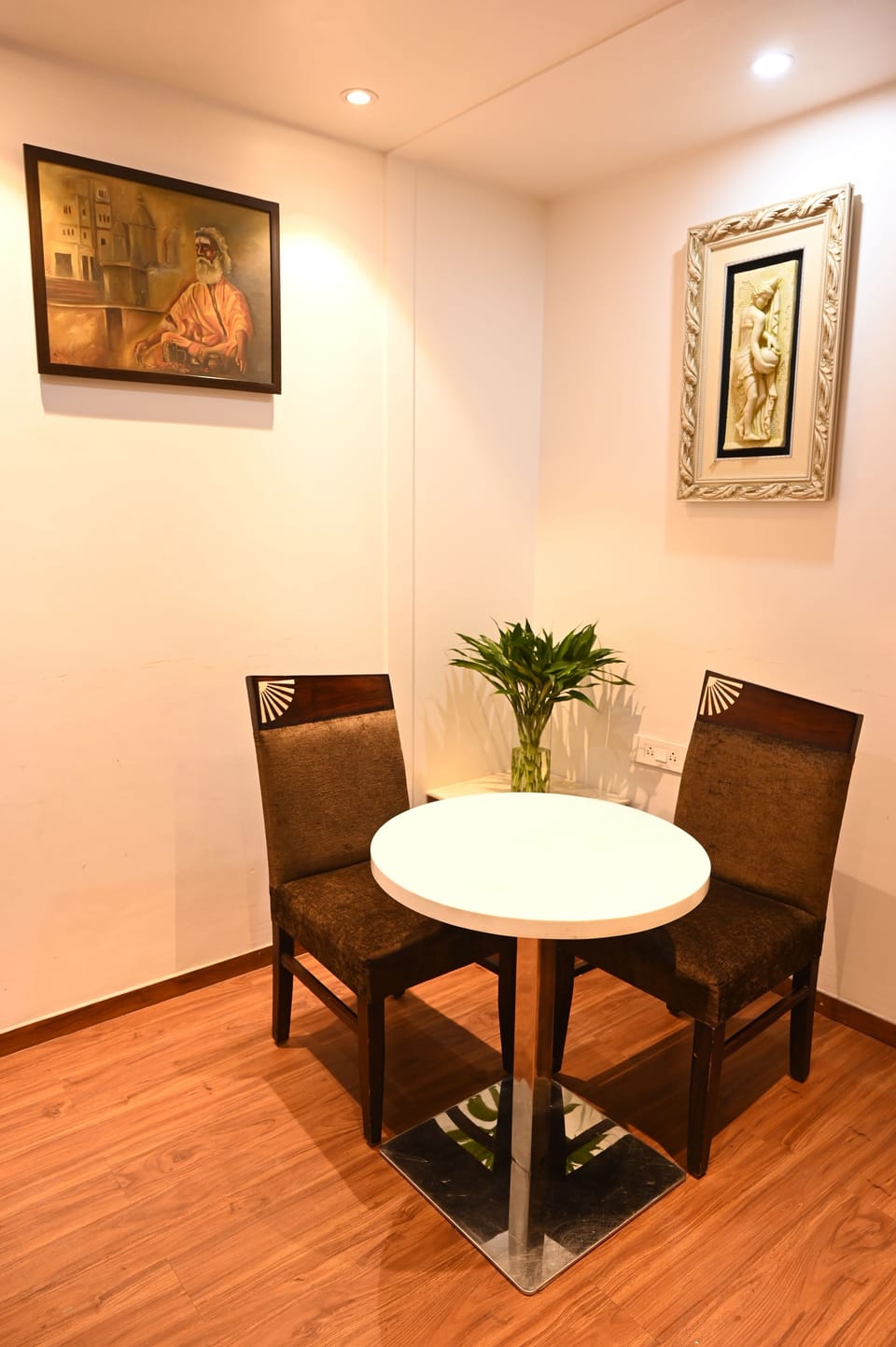 Luxury Suite, City View | Dining