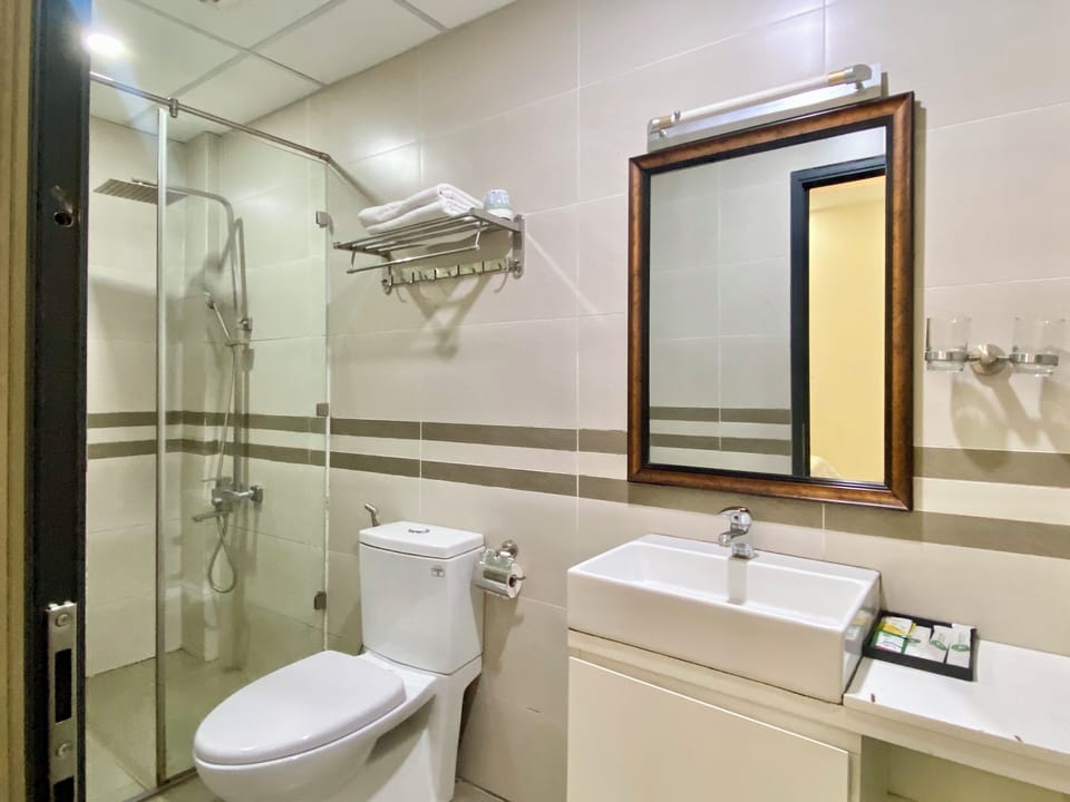 Standard Double Room | Bathroom | Free toiletries, hair dryer, soap, shampoo