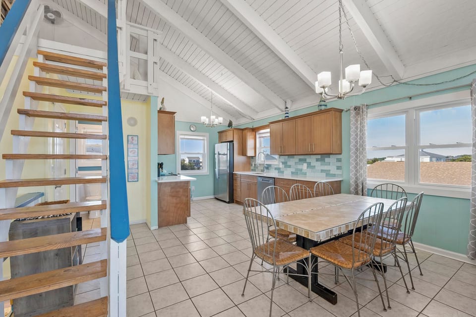 SN22R: Back 2 The Beach | Top Level Dining Area