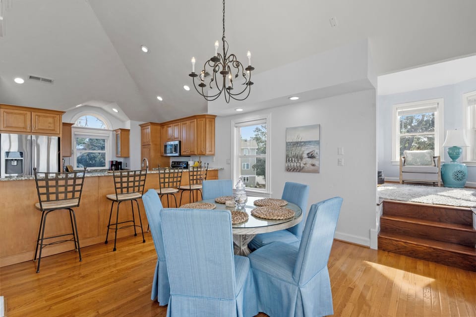 M886: Sounds Good to Me | Top Level Dining Area