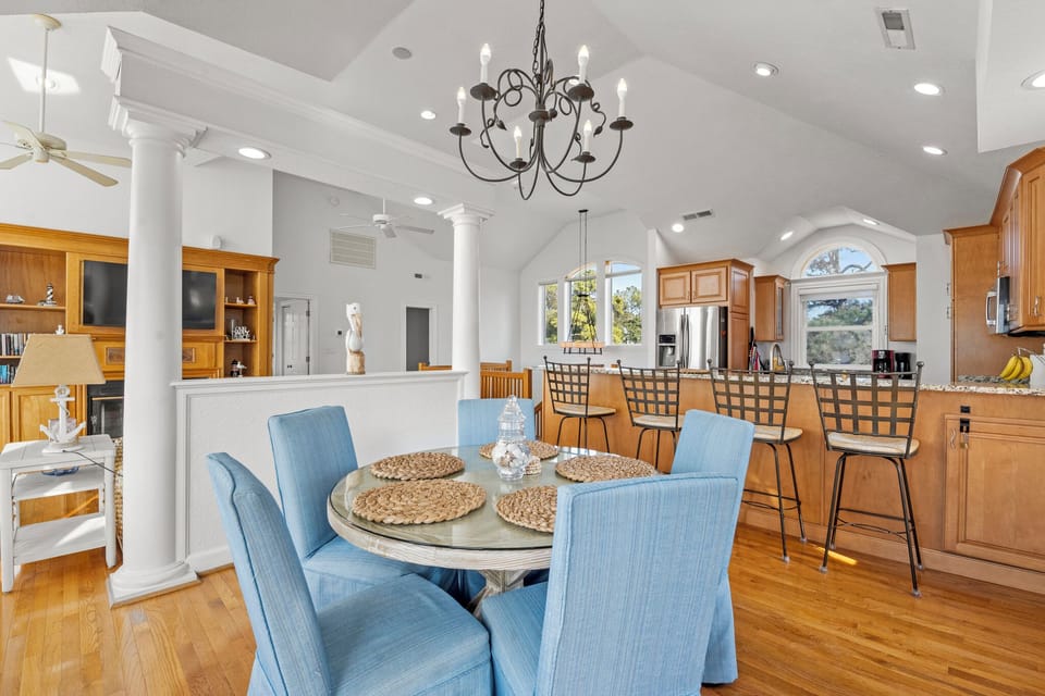 M886: Sounds Good to Me | Top Level Dining Area