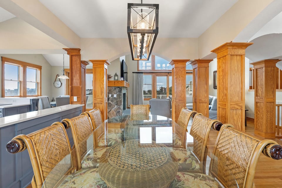 HK343: Eventide | Mid Level Dining Area