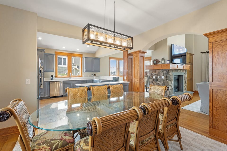 HK343: Eventide | Mid Level Dining Area