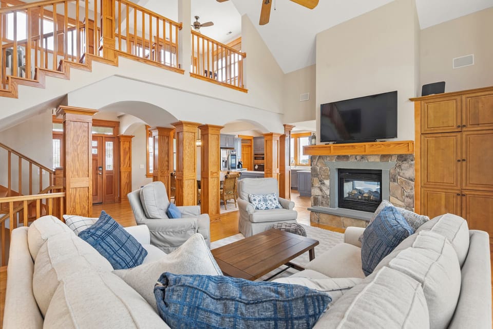 HK343: Eventide | Mid Level Living Area