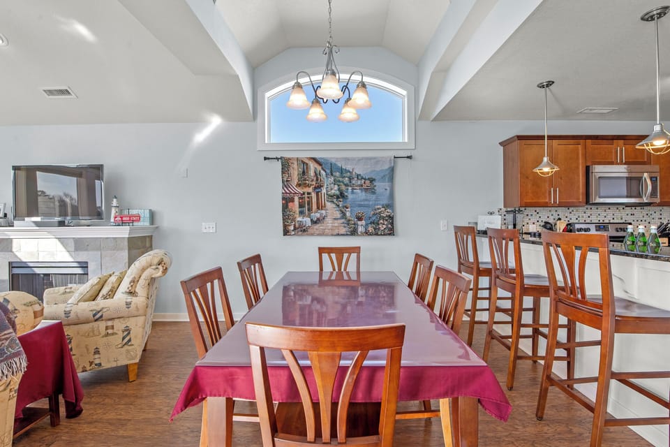 CB17: Hang on Sloopy | Top Level Dining Area