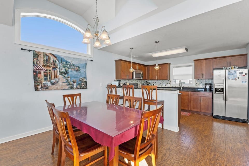 CB17: Hang on Sloopy | Top Level Dining Area