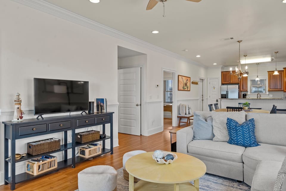 HIRO13: Libby's Keep | Living Area