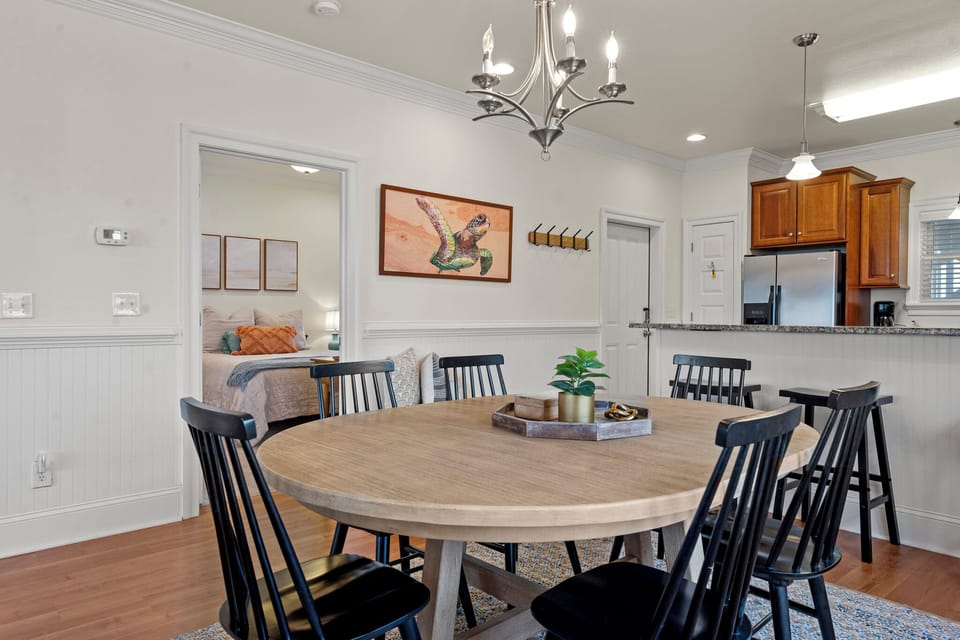 HIRO13: Libby's Keep | Dining Area