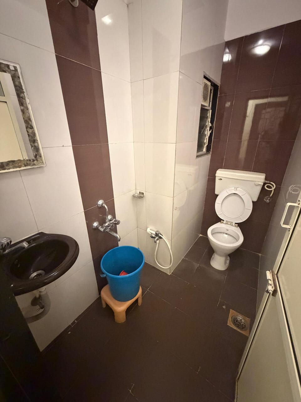 Separate tub and shower, towels, soap, shampoo