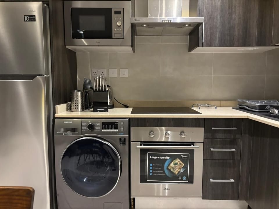 Deluxe Apartment, City View | Private kitchen