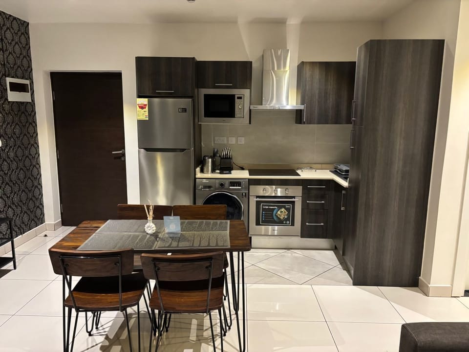 Deluxe Apartment, City View | Private kitchen