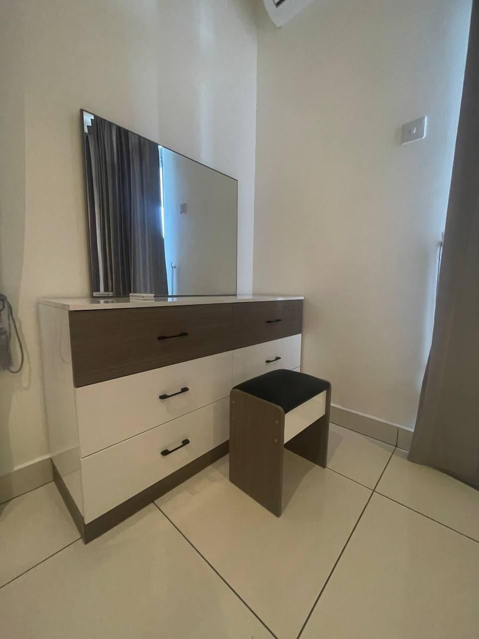 Deluxe Apartment, City View | Living area | Flat-screen TV