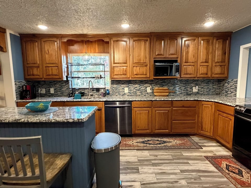 Fully furnished and spacious kitchen with everything you need to cook at home! 