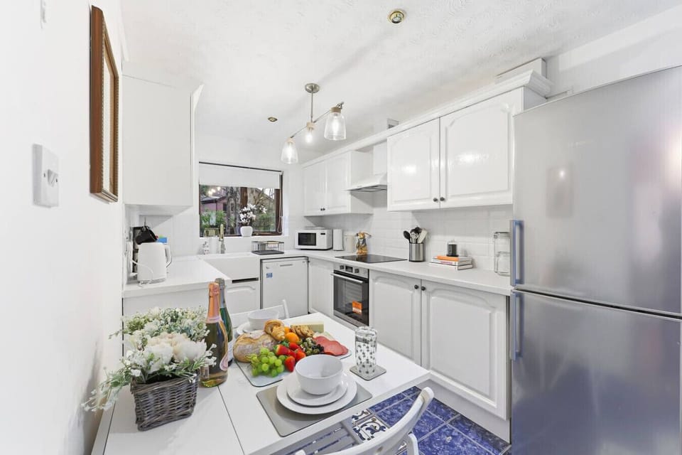 A fully equipped kitchen with a breakfast table, offering everything you need to prepare and enjoy a home-cooked meal.
