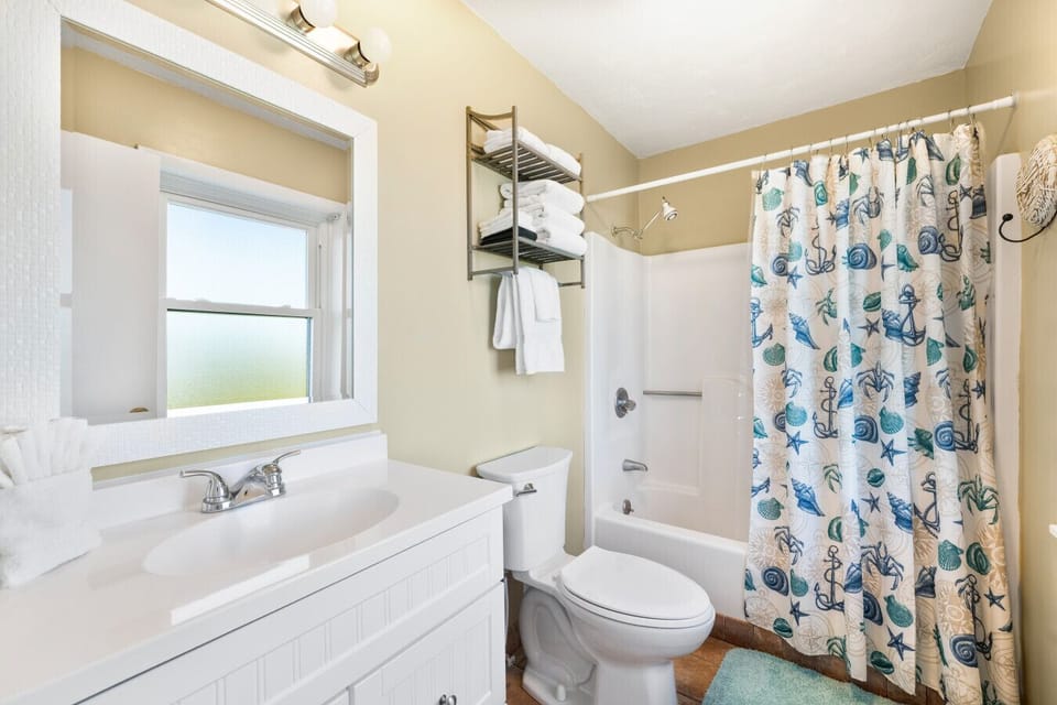Spacious full bath!