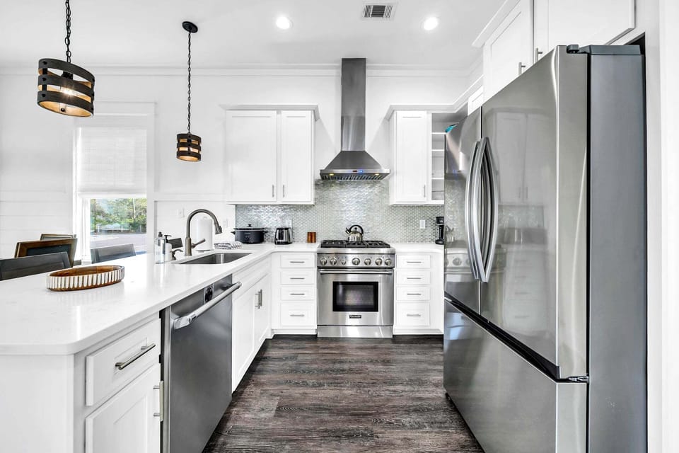 Fully stocked kitchen with island seating for 4.