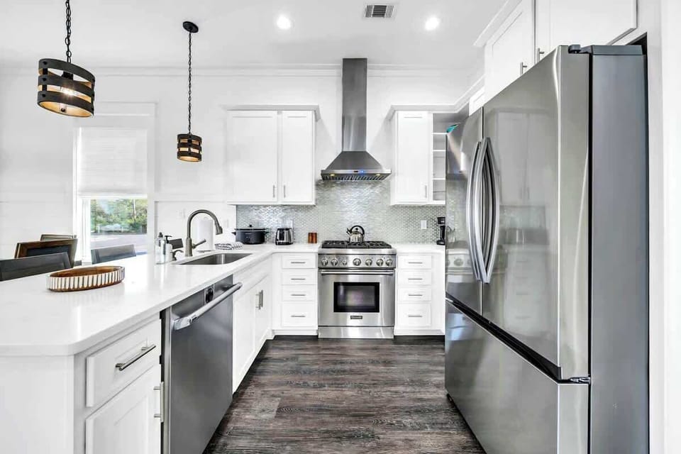 Fully stocked kitchen with island seating for 4.