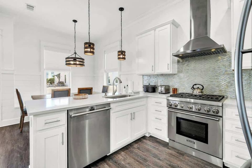 Family meals made easy with the fully stocked kitchen!