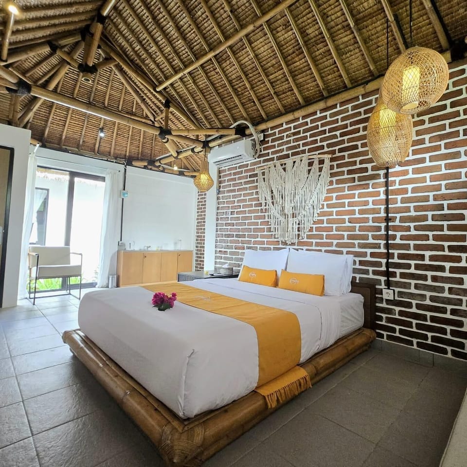 Grand Double Room, 1 Queen Bed, Private Bathroom, Garden View | Desk, laptop workspace, free WiFi, bed sheets
