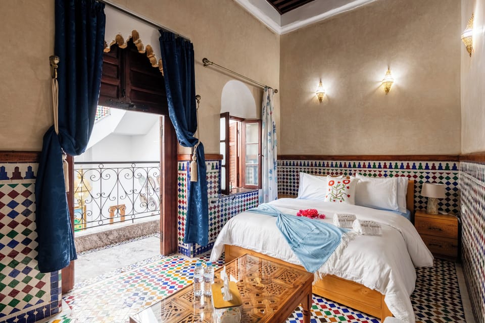Deluxe Double Room | Bathroom | Shower, free toiletries, hair dryer, towels
