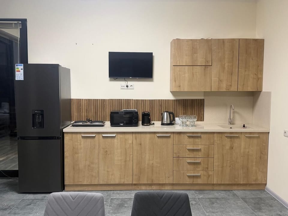 Fridge, microwave, stovetop, cookware/dishes/utensils