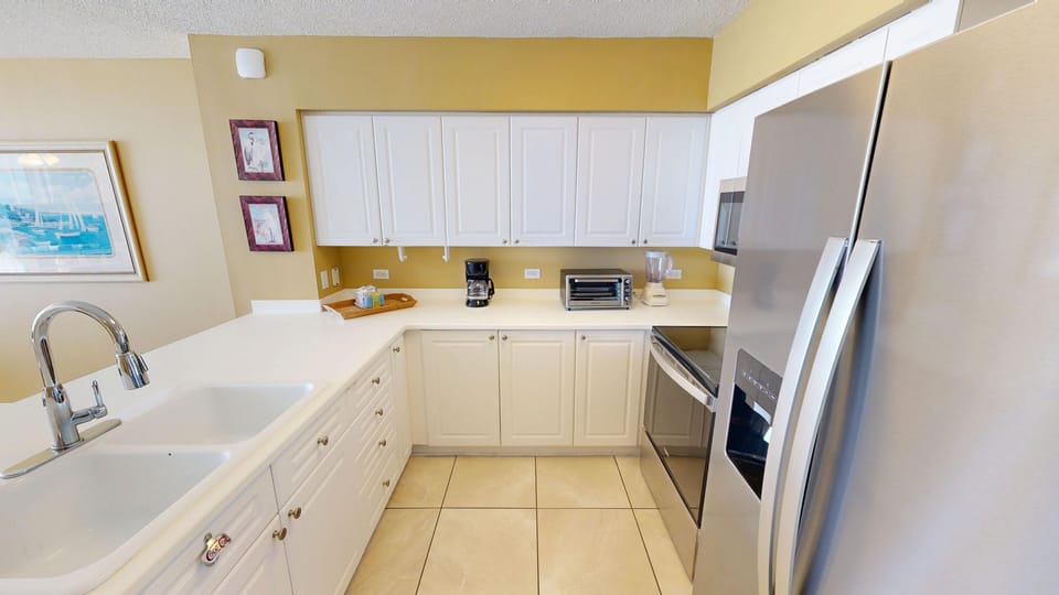 Condo, 3 Bedrooms | Private kitchen | Fridge, oven, stovetop, coffee/tea maker