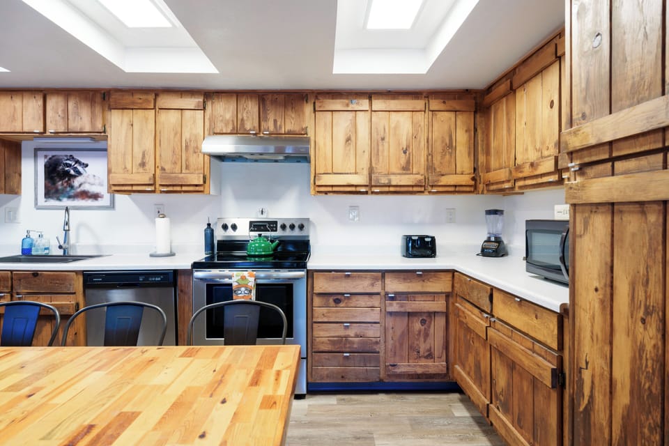 Kitchen/Dining Area