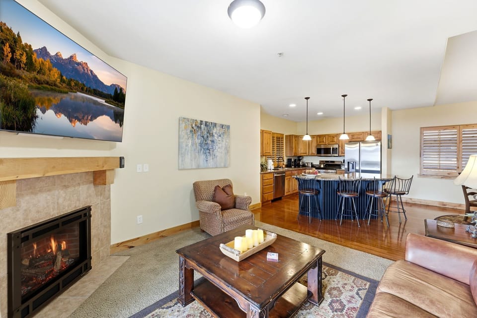 Enjoy the cozy fireplace with your friends and family 