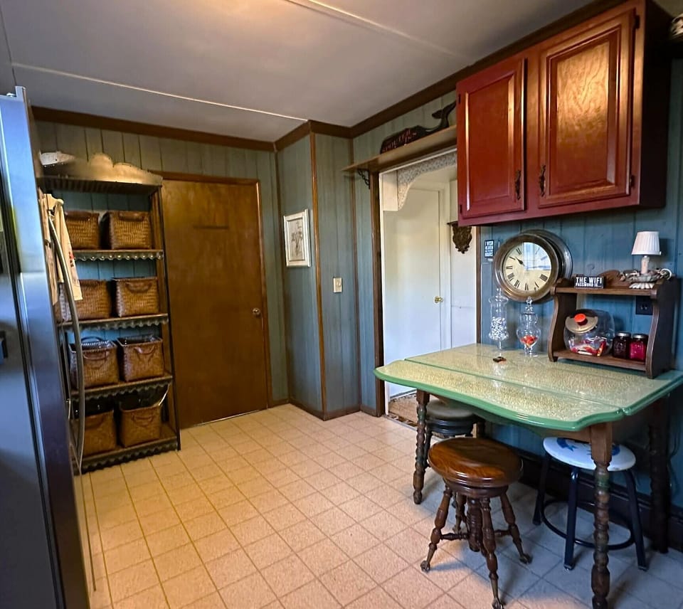 Kitchen (alternate view )
