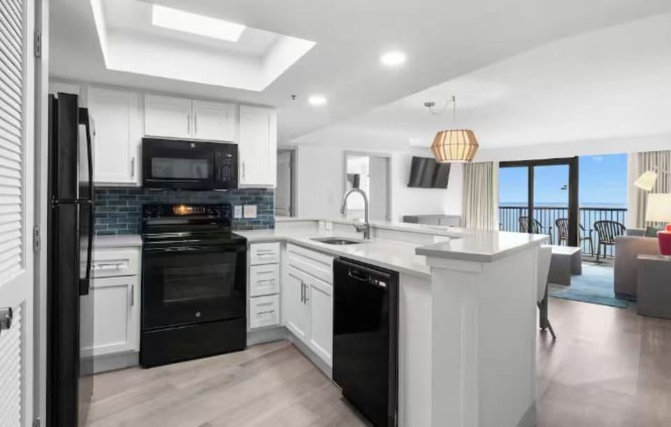 Cook with ease in the bright, fully equipped kitchen.