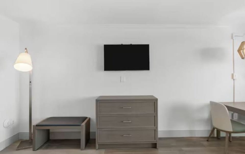Settle in with a smart TV and easy storage for bags.